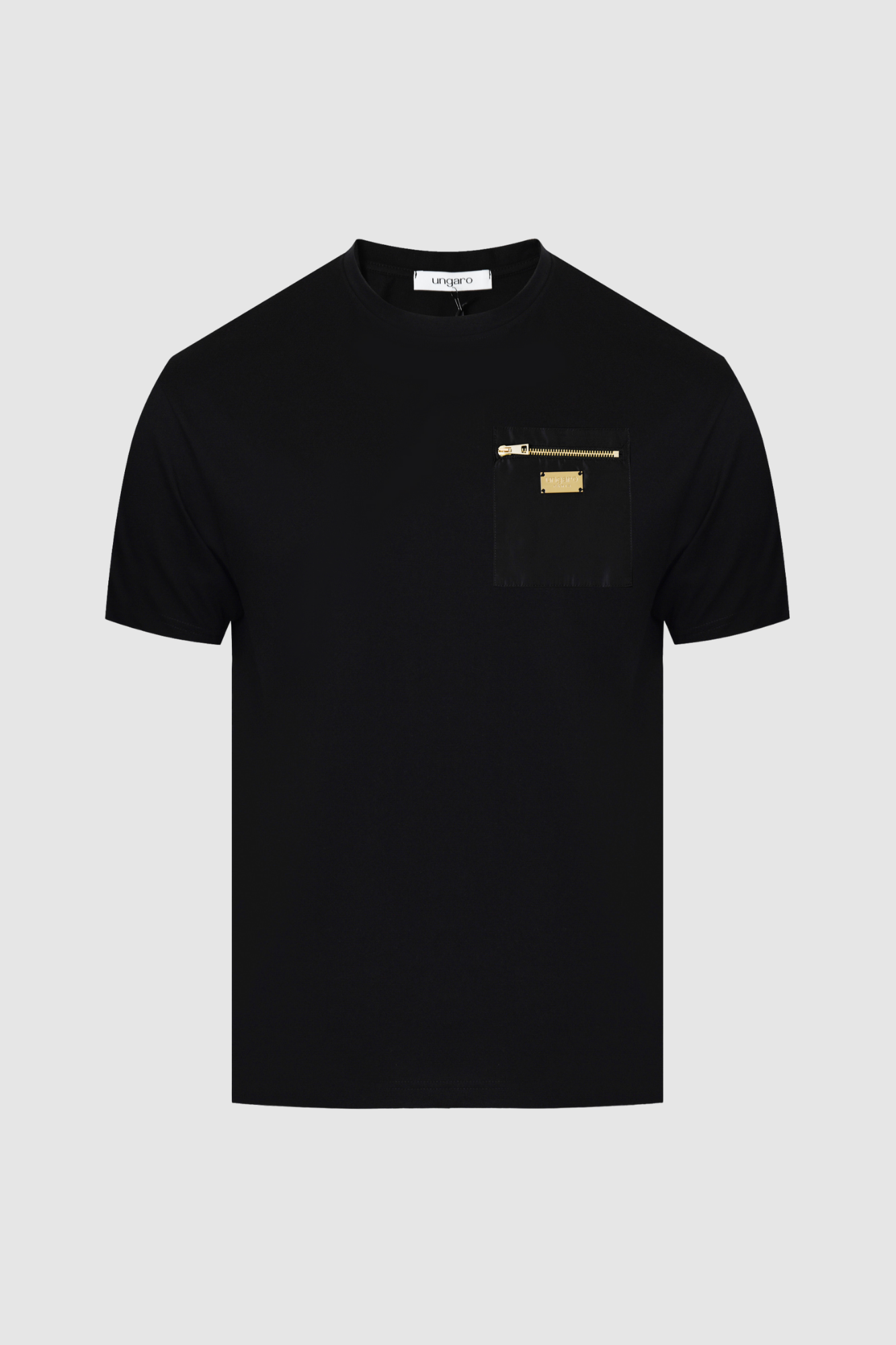 Ungaro czarny T-shirt z kieszenią i metalową plakietką